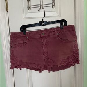 Mossimo Mauve 2” Denim with Flower Appliqué Shorts Summer Vacation Size 18/34